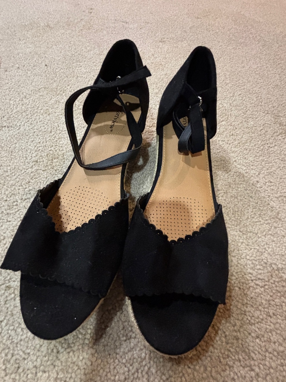 Black Scalloped Ankle-Strap Women's Heels ComfrtView